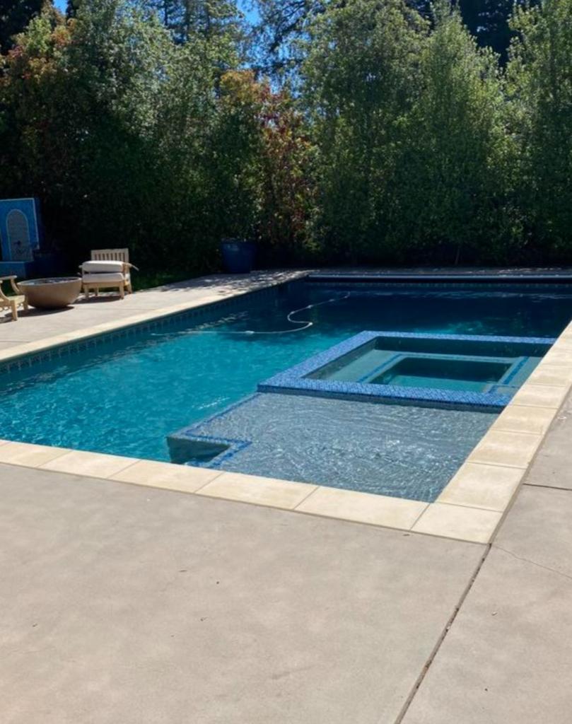 Custom Swimming Pools