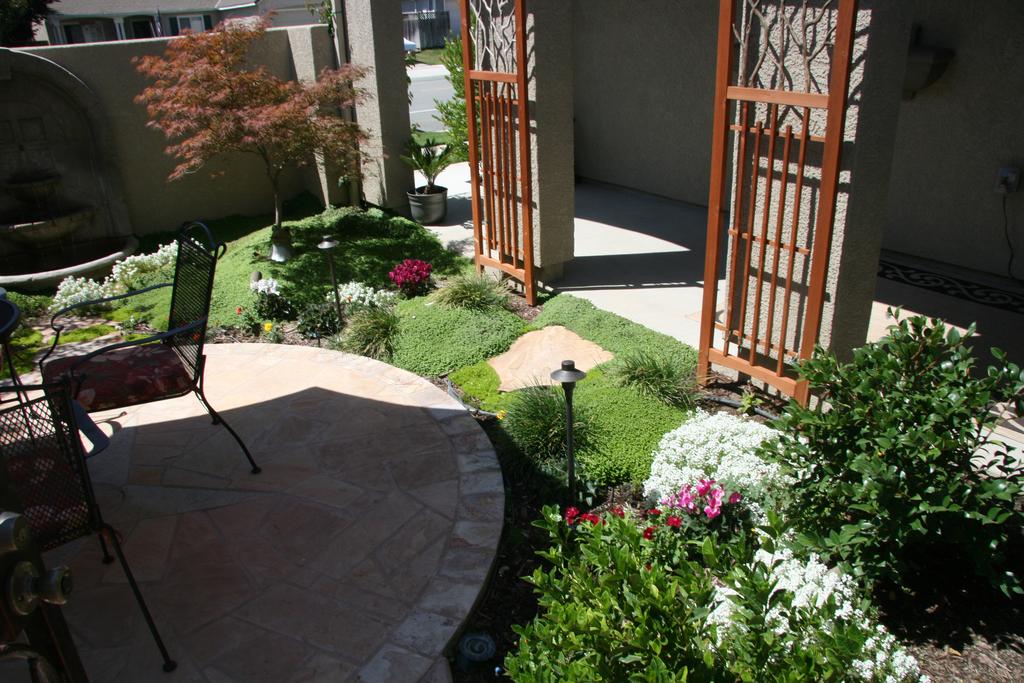 Landscaping Seat Walls, Lawns
