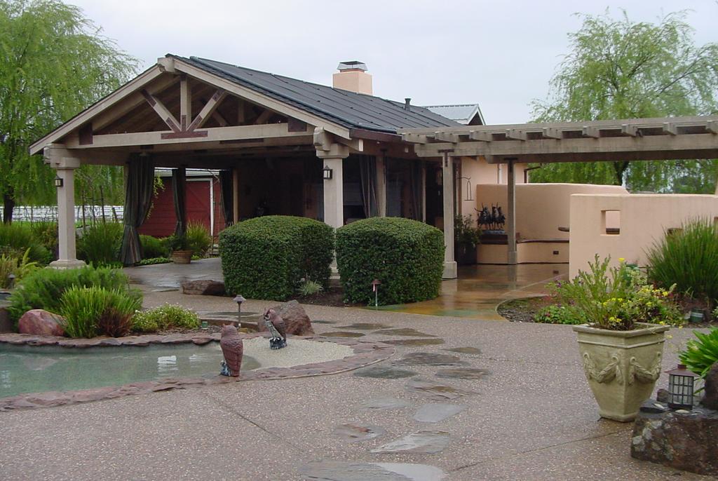 PERGOLAS, CABANAS, PATIOS